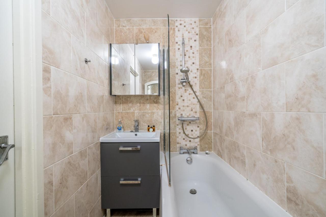 Stunning 1 Bed Apt With Views Of The Shard & Eye Londra